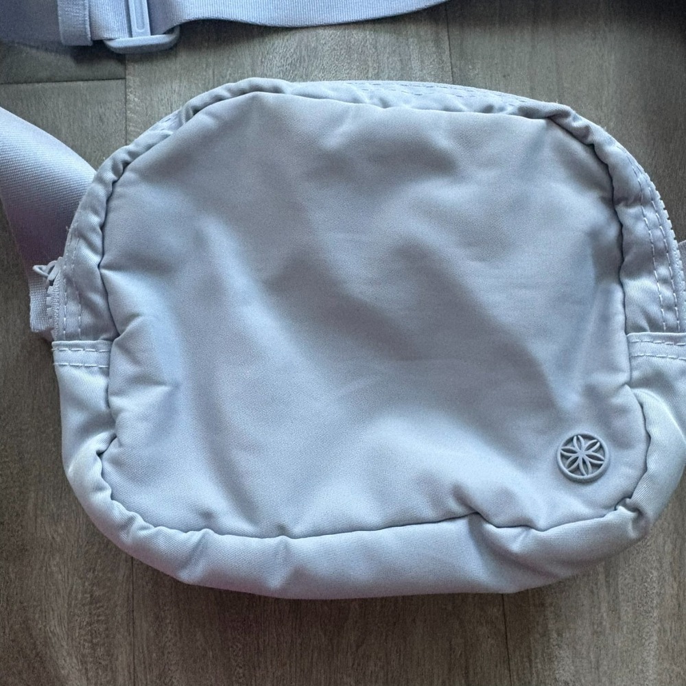 Lavender‎ Belt Bag Gaiam  Zip Pouch with Logo & Compartments